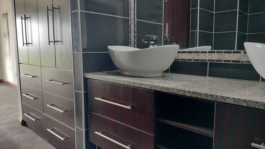 3 Bedroom Property for Sale in Fraaiuitsig Western Cape